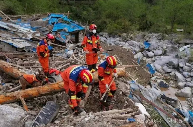 油動式大載荷長航時無人直升機——打造我國應急救援、防汛救災、森林草原消防的“新質戰斗力”！